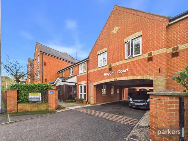 Waltham Road, Twyford, RG10, photo 1
