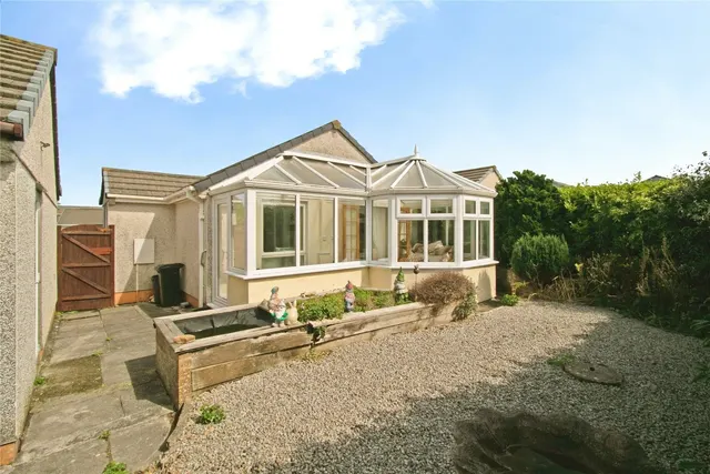 Glendale Crescent, Mount Hawke, TR4, photo 3