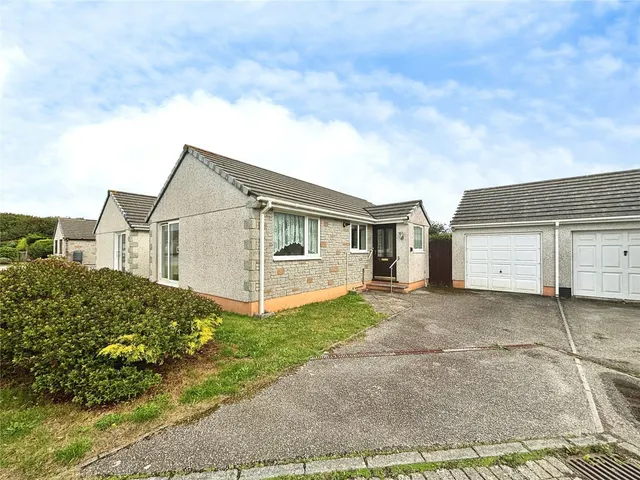 Glendale Crescent, Mount Hawke, TR4, photo 1