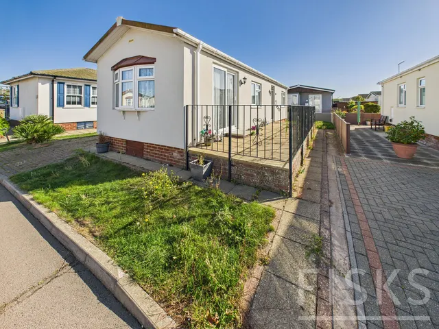 Kings, Canvey Island, SS8, photo 1