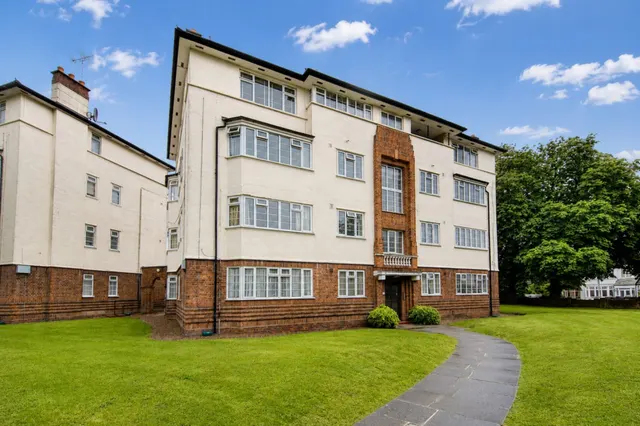 Woodford Road, Snaresbrook, E18, photo 1