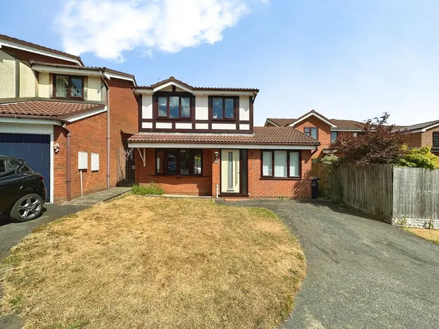 The Parkway, Shelfield, WS4, photo 1