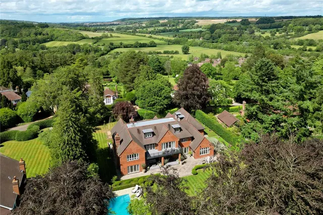 Photo 2 — Grimms Hill, Great Missenden, Buckinghamshire, HP16 9BG