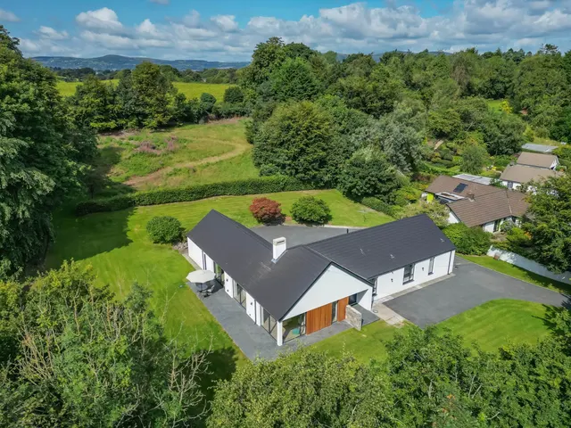 Ballynahatty Road, Belfast, BT8, photo 1
