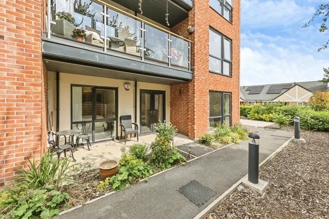 Waterton Gardens, Walton, WF2, photo 2