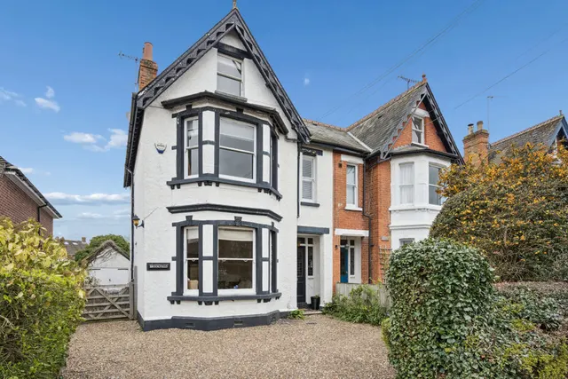 Wharf Lane, Bourne End SL8 5RU, photo 1