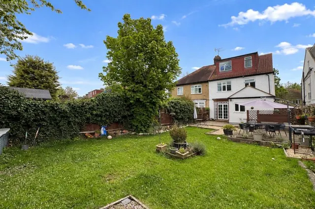 Photo 2 — Sefton Avenue, Mill Hill, NW7, London