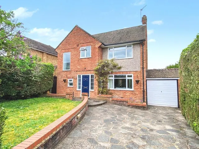 Strathcona Avenue, Little Bookham, KT23, photo 1