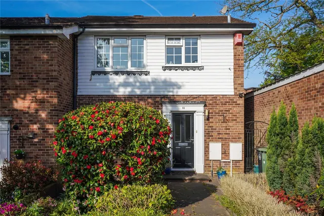 Julian Hill, Weybridge, Surrey, KT13, photo 1