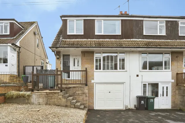 Harewood Crescent, Oakworth, Keighley, photo 1