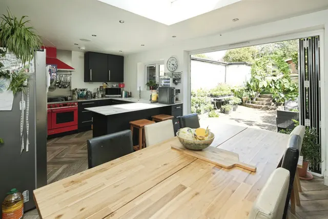 Photo 2 — Carden Avenue, Brighton