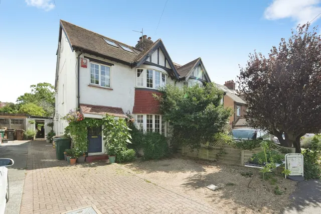 Carden Avenue, Brighton, photo 1