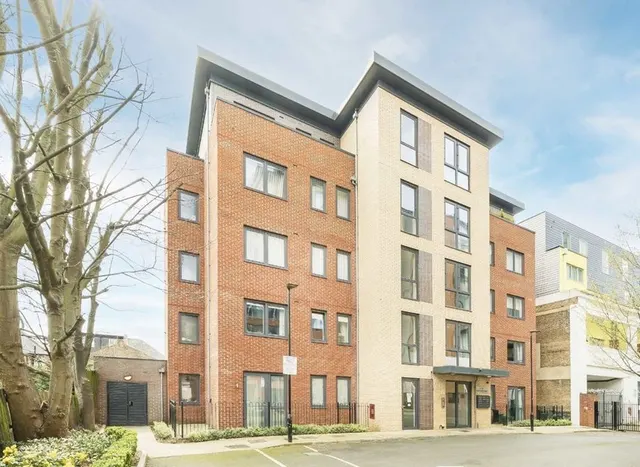 Colonnade Gardens, Acton, W3, photo 1