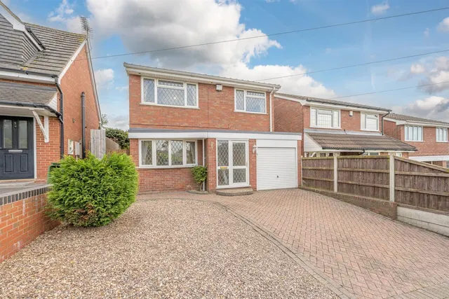 Margaret Close, Quarry Bank, DY5 2XD, photo 1
