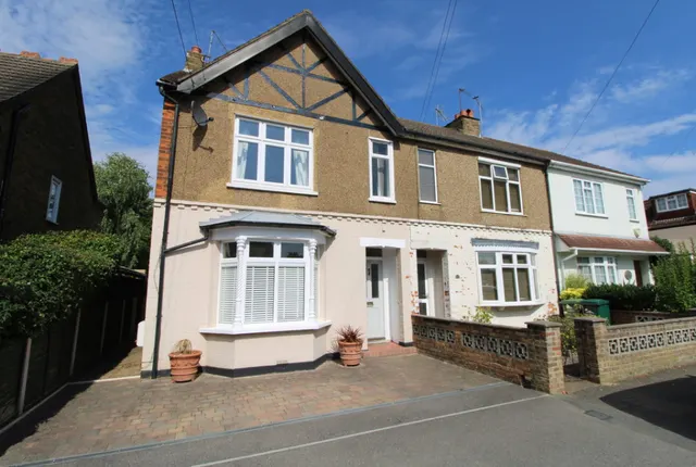 Clarendon Road, Ashford, TW15, photo 1