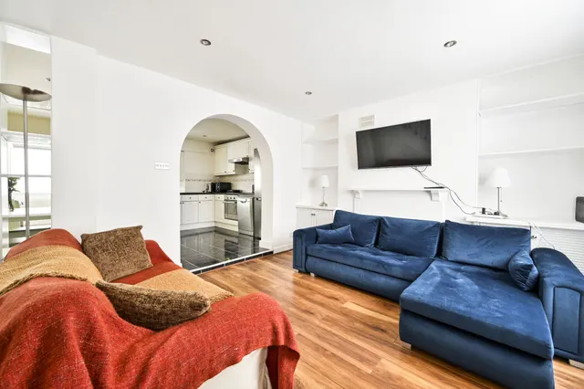 Photo 2 — 18 Kenway Road, London