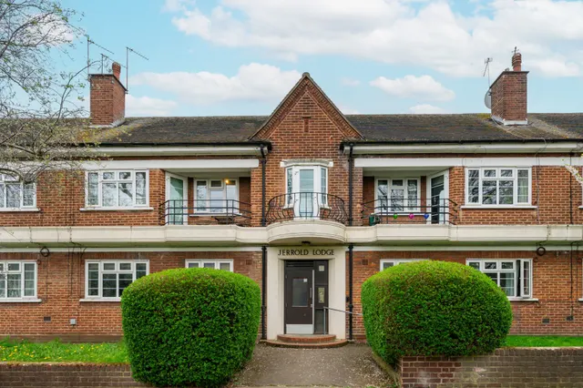 Commondale, London, SW15, photo 1