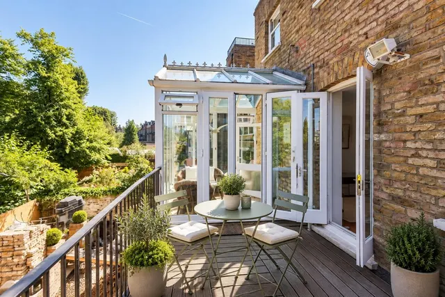 Photo 3 — Greencroft Gardens South Hampstead, London, London NW6 3PH