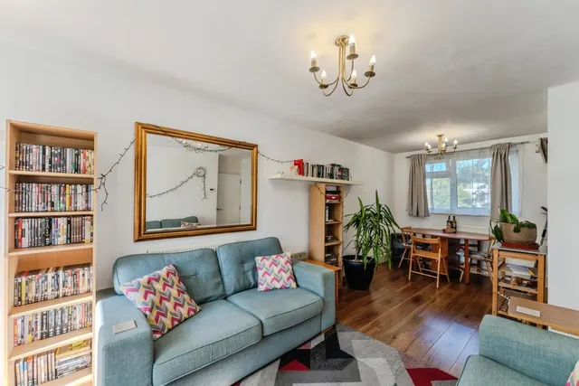 Watford Close, London, SW11, photo 1