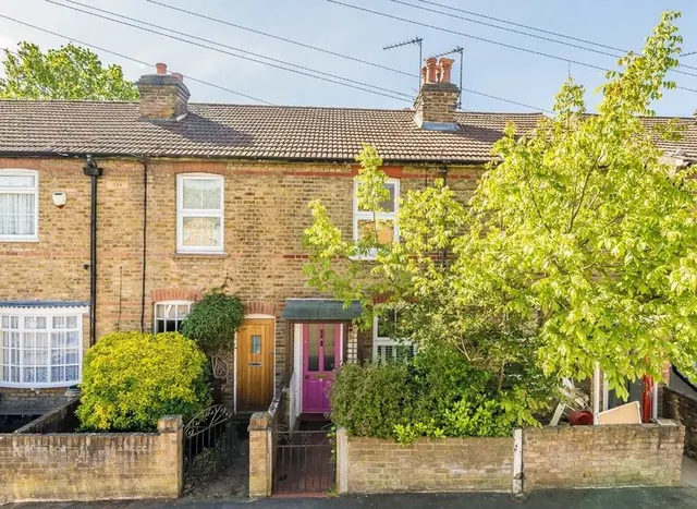 St. Georges Road, Hanworth, TW13, photo 1