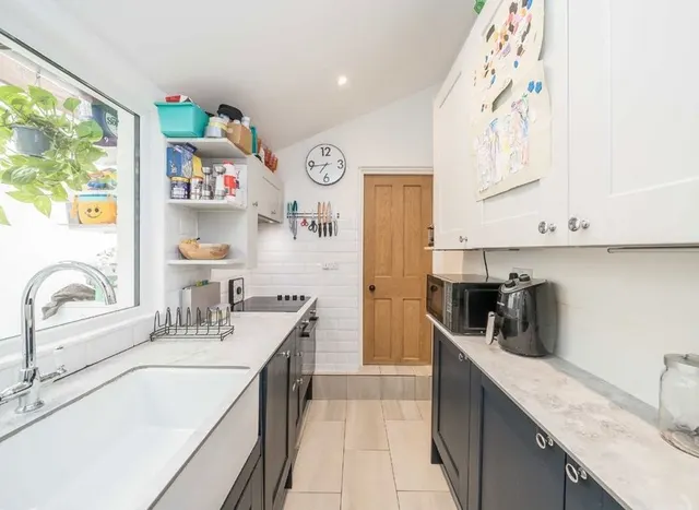 St. Georges Road, Hanworth, TW13, photo 3