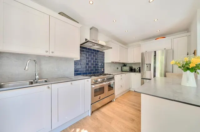 Roberts Road, Barton Stacey, SO21, photo 3