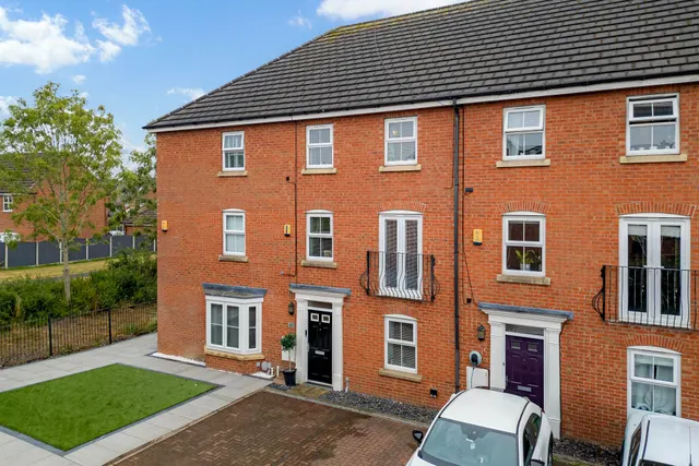 Lingwell Park, Widnes, Widnes, WA8 9YP, photo 1