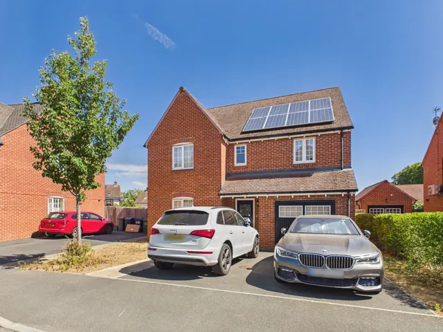 Grange Road, Chalfont St. Peter, SL9, photo 1