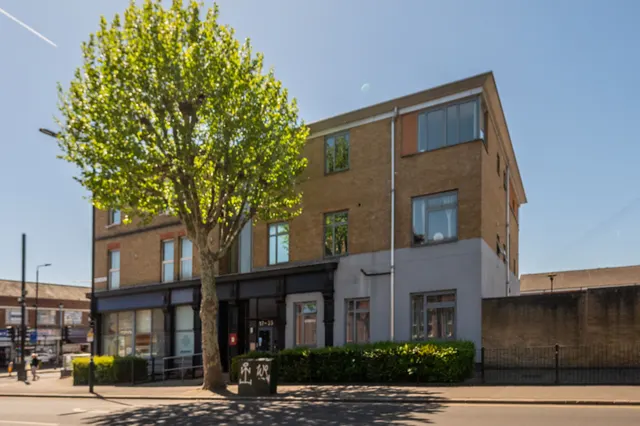 Photo 2 — 31 Rabbits Road, London