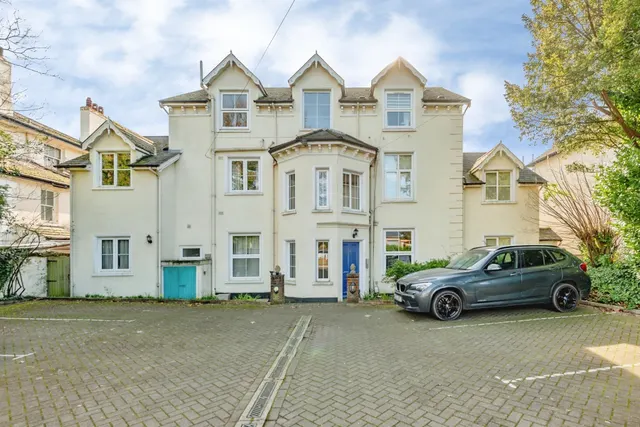 Linkfield Lane, Redhill, photo 1