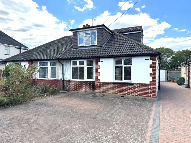 Chattern Road, Surrey Ashford, TW15, photo 1