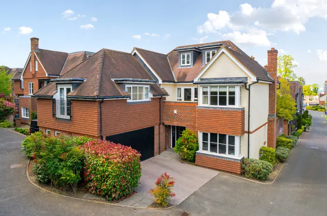 Romans Close, Guildford, GU1, photo 1