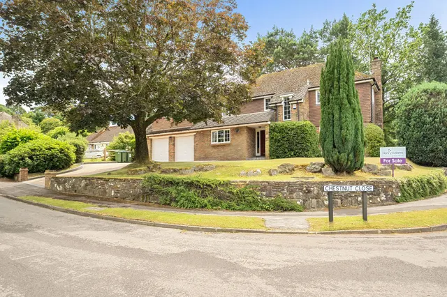 Chestnut Close, Storrington, RH20, photo 1