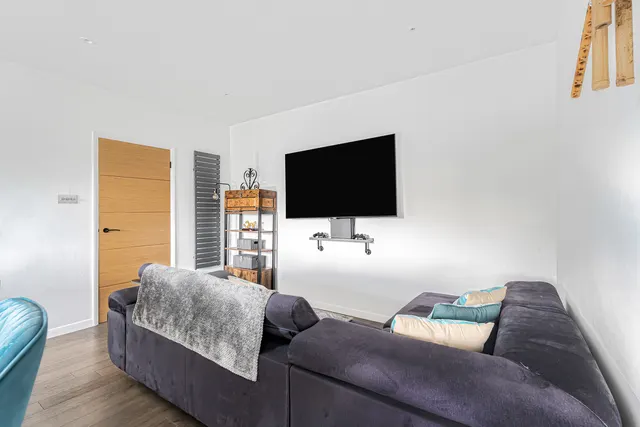 Ashgrove Road, Ashford, TW15, photo 2