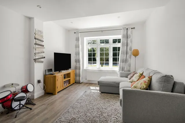 Beech Tree Road, Holmer Green, HP15, photo 3