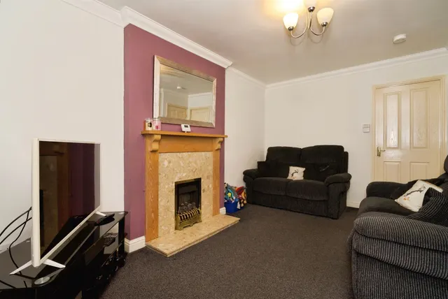 Photo 2 — Hammerton Farm Avenue, Ryhill, Wakefield