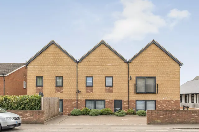 Golden Lion Mews, London Colney, AL2, photo 1