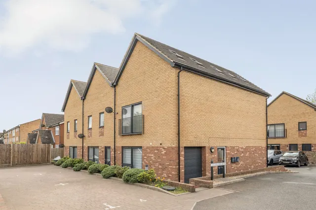 Golden Lion Mews, London Colney, St. Albans, photo 1
