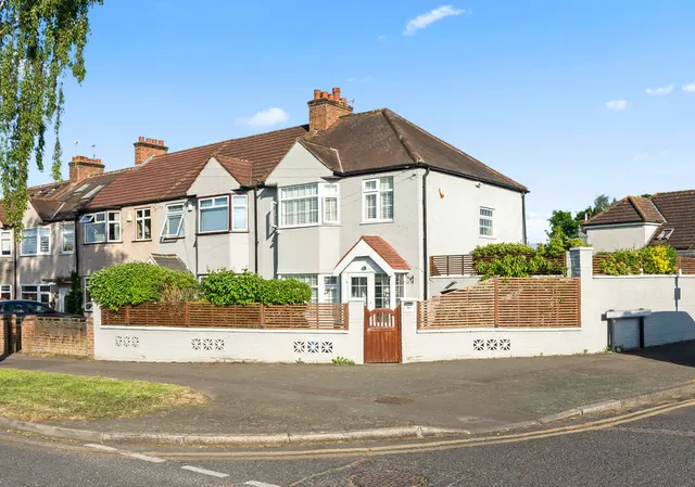 Forest Road, Sutton SM3 9NU, photo 1