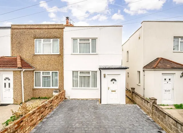 First Avenue, West Molesey, KT8, photo 1