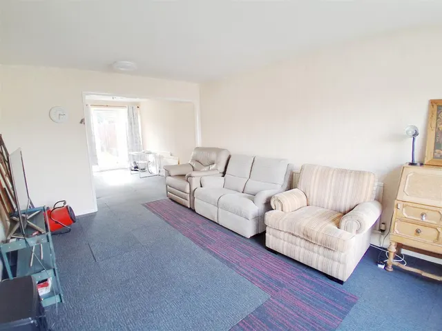 Hayman Crescent, Hayes, photo 2