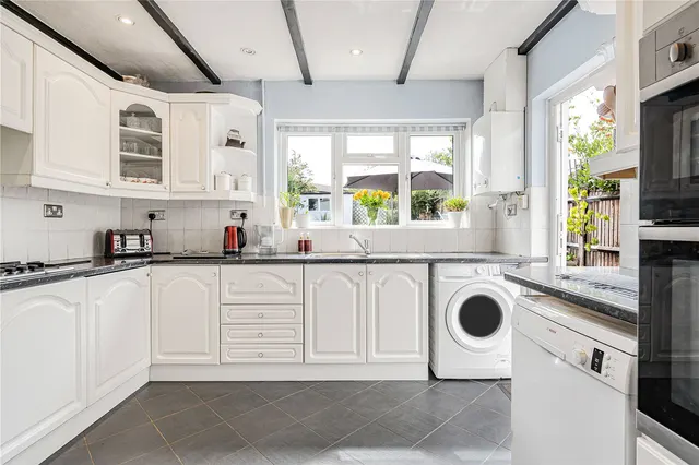 Hospital Bridge Road, Twickenham, TW2, photo 3