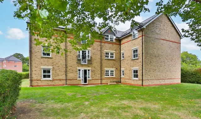 Eastman Way, Epsom, KT19, photo 2