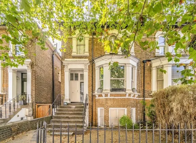 Chiswick High Road, Chiswick, W4, photo 1