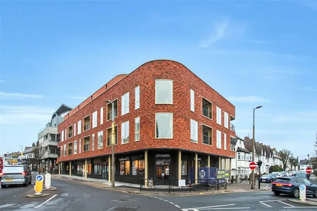 Broadway, Leigh-on-Sea, SS9, photo 1