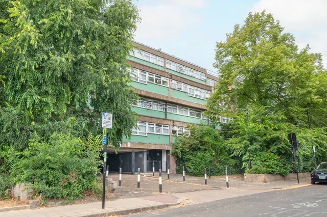 Photo 2 — 5 Fairview House, Upper Tulse Hill, London