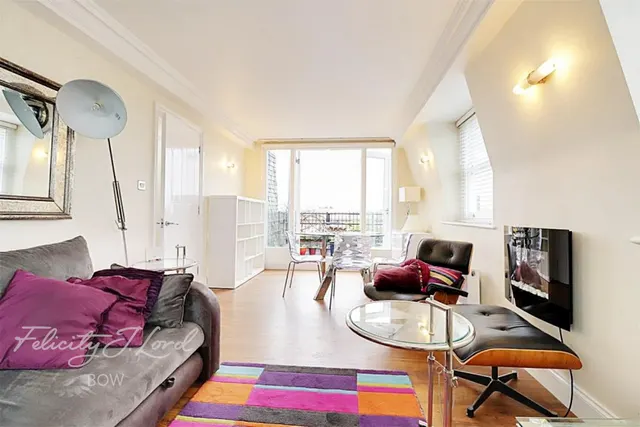 Bow Road, E3, photo 1
