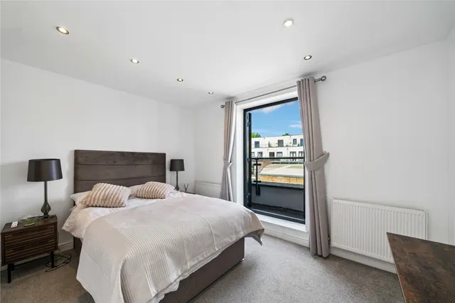 Kimber Road, London, SW18, photo 3