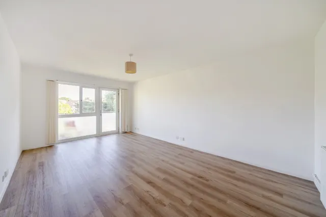 Photo 3 — Clarendon Road, Harpenden, AL5