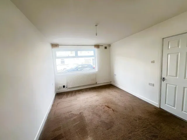 Emscote Road, Wyken, photo 3